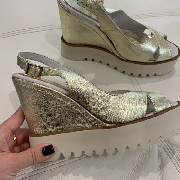 Shoes - Picture 2 of 7